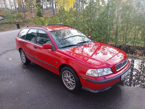 Volvo V40 1999 photo 2