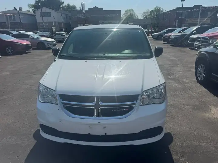 Dodge Grand Caravan 2017 photo 2