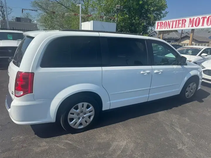 Dodge Grand Caravan 2017 photo 4
