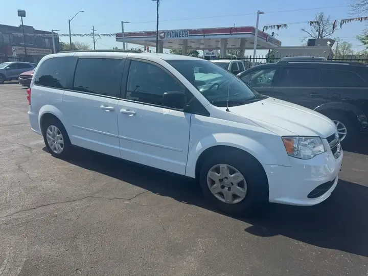 Dodge Grand Caravan 2017 photo 3
