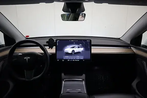 Tesla Model Y 2025 photo 2