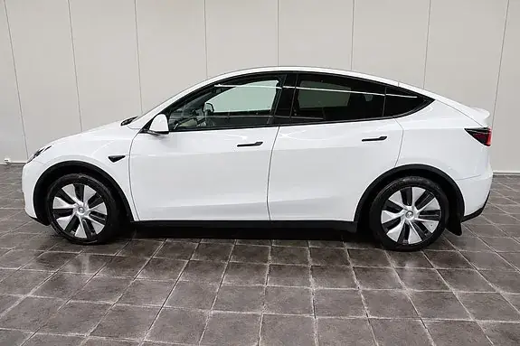 Tesla Model Y 2025 photo 5