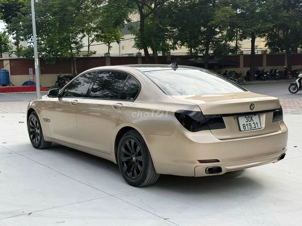 BMW 7 Series 2009 photo 5