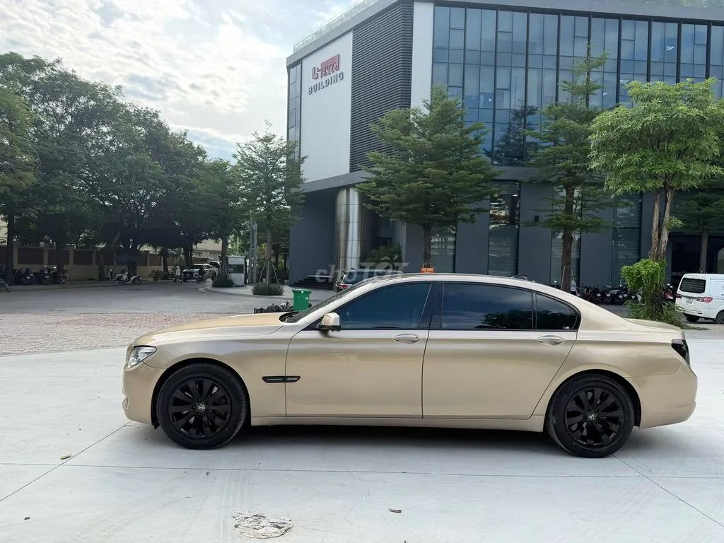 BMW 7 Series 2009 photo 3