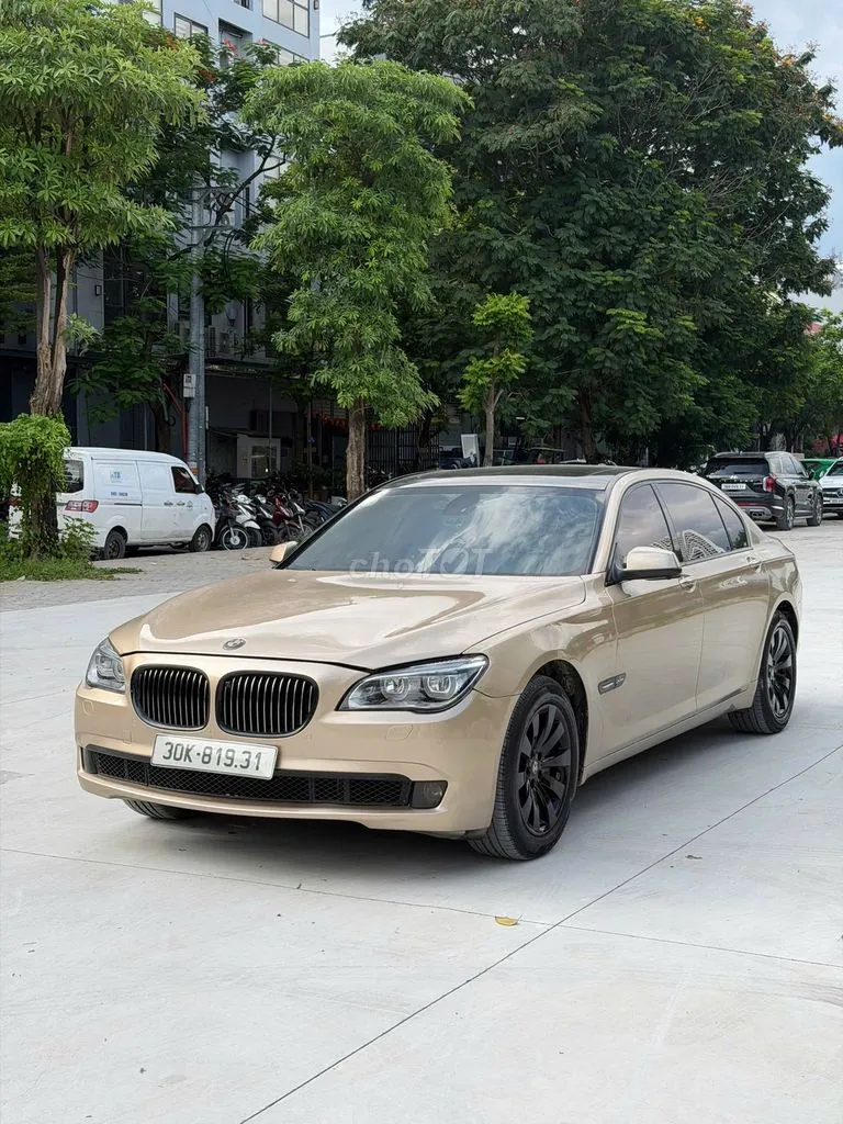 BMW 7 Series 2009 photo 2