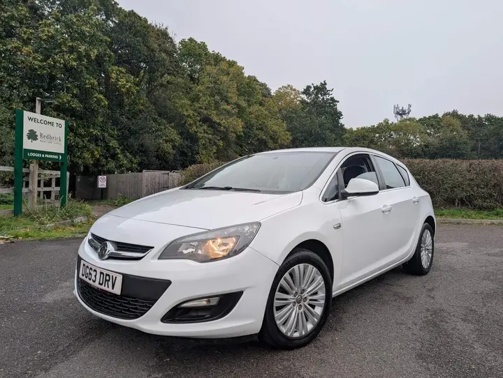 Vauxhall Astra 2014 photo 3