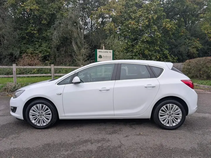 Vauxhall Astra 2014 photo 5