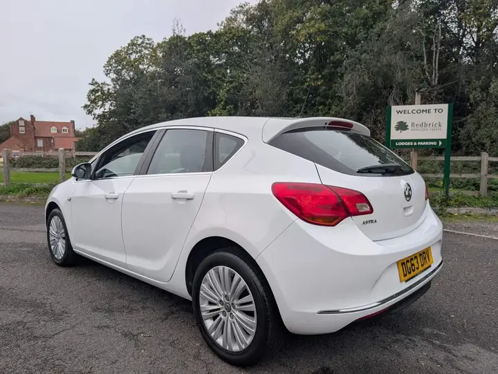 Vauxhall Astra 2014 photo 4
