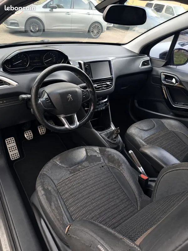 Peugeot 208 2013 photo 3