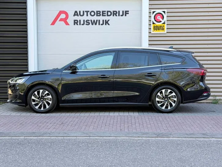 Ford Focus 2025 photo 2