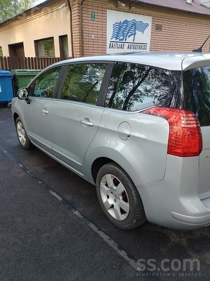 Peugeot 5008 2011 photo 4