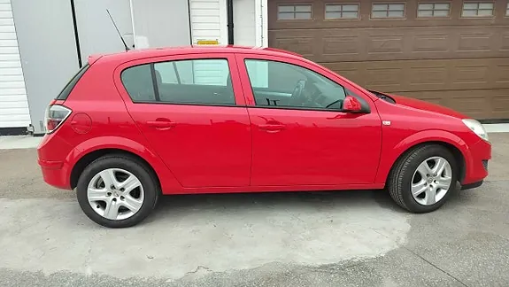 Opel Astra 2009 photo 2