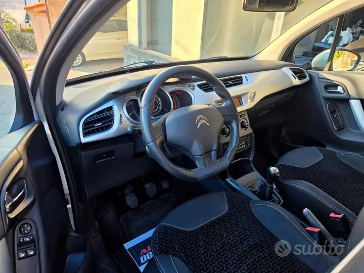Citroen C3 2011 photo 2