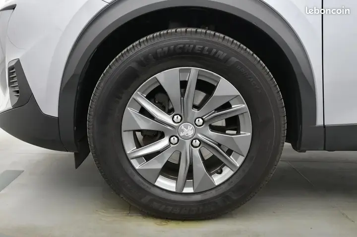 Peugeot 2008 2022 photo 3