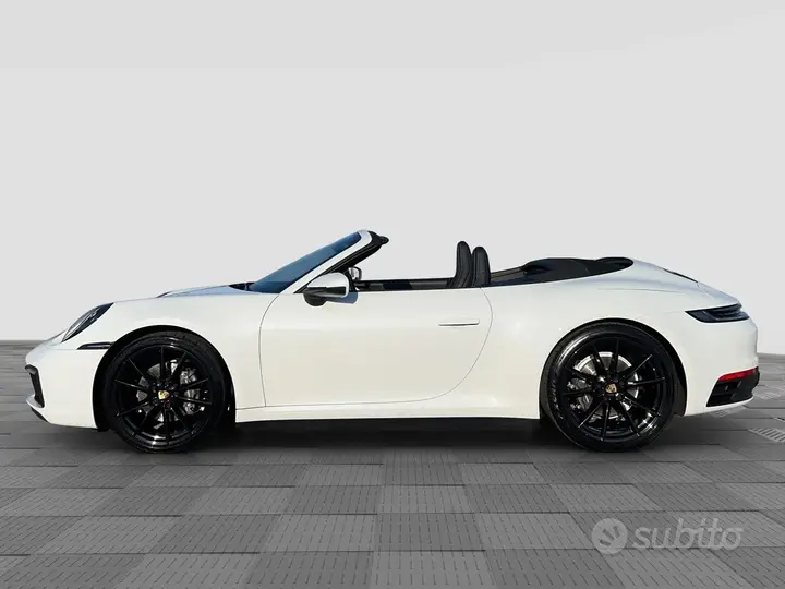 Porsche 911 2022 photo 2