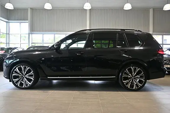 BMW X7 2025 photo 2