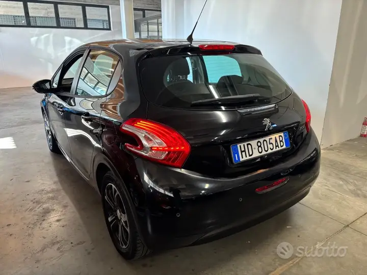 Peugeot 208 2014 photo 2