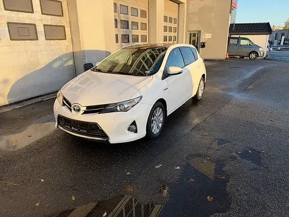 Toyota Auris 2014 photo 3