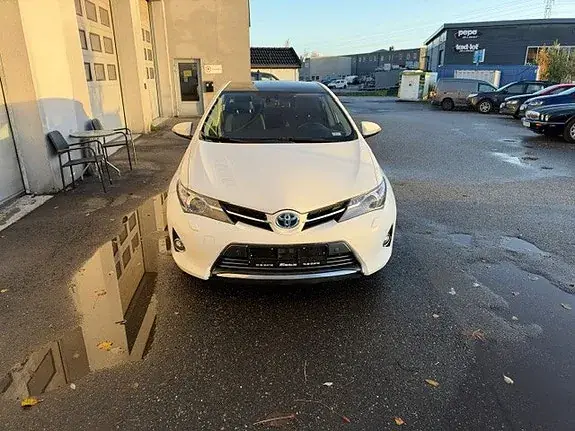 Toyota Auris 2014 photo 2