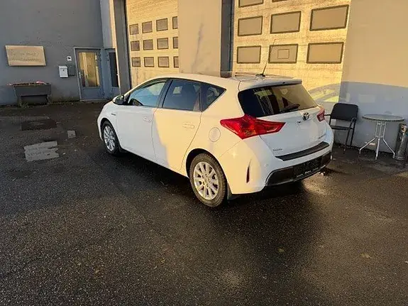 Toyota Auris 2014 photo 5