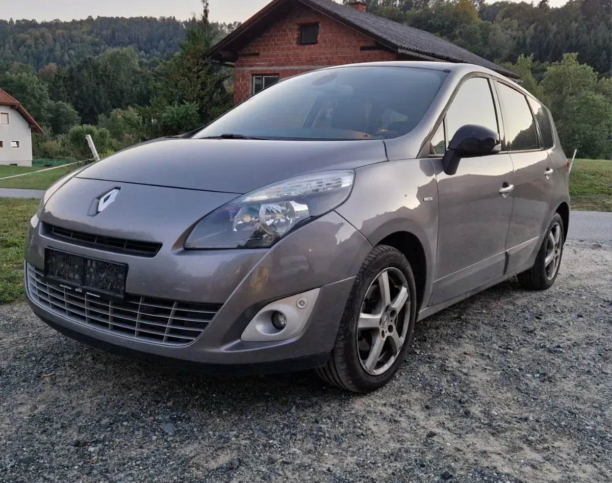 Renault Grand Scenic 2011 photo 2
