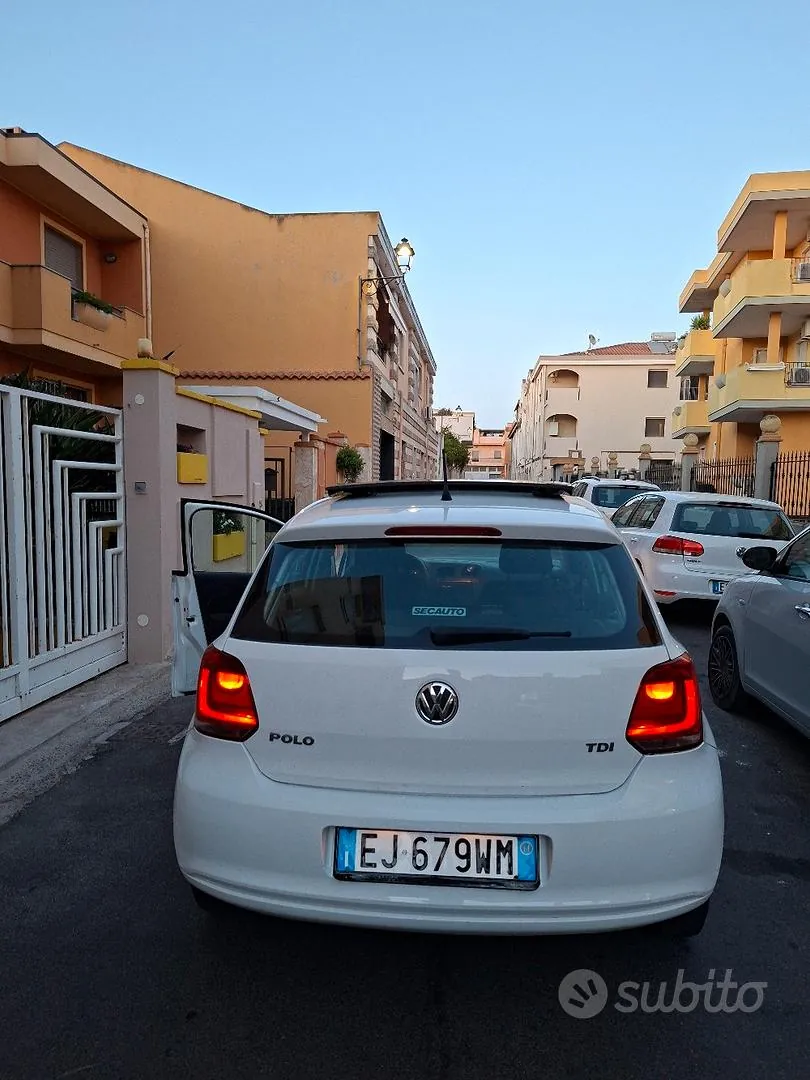 Volkswagen Polo 2011 photo 2