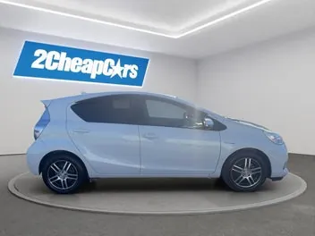 Toyota Aqua 2013 photo 5