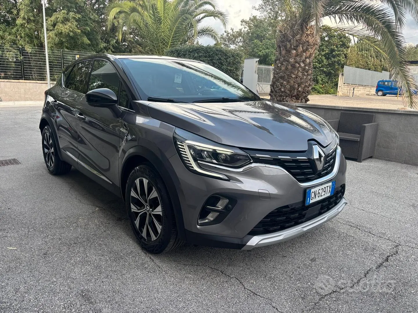 Renault Captur 2023 photo 2