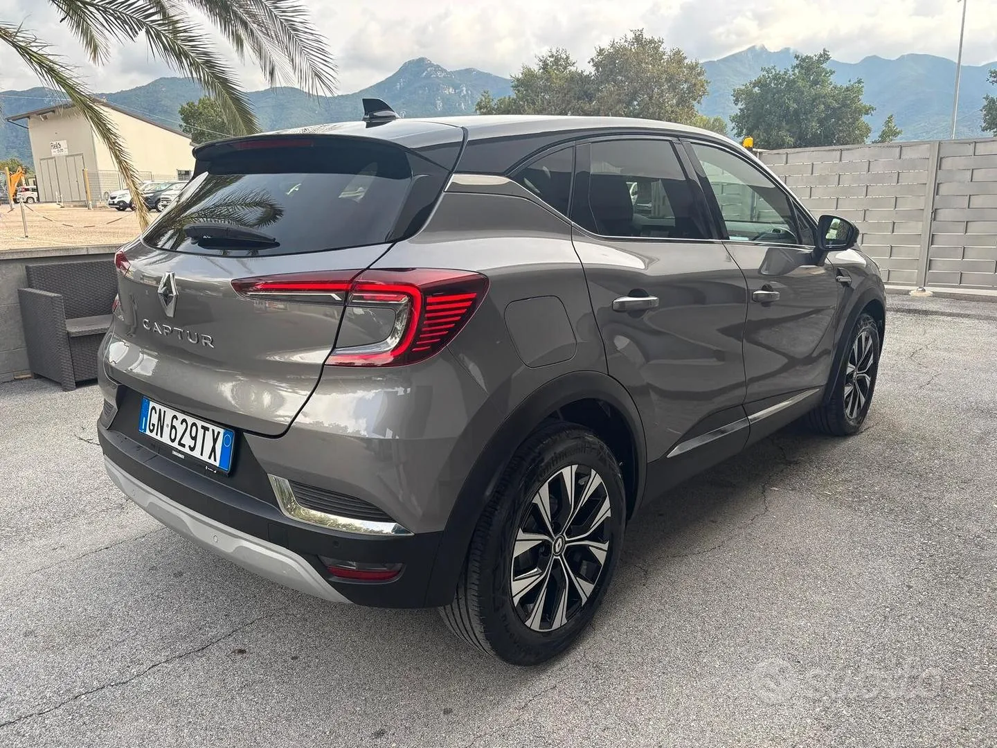 Renault Captur 2023 photo 3