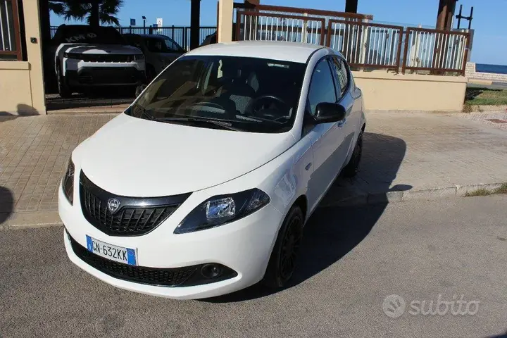 Lancia Ypsilon