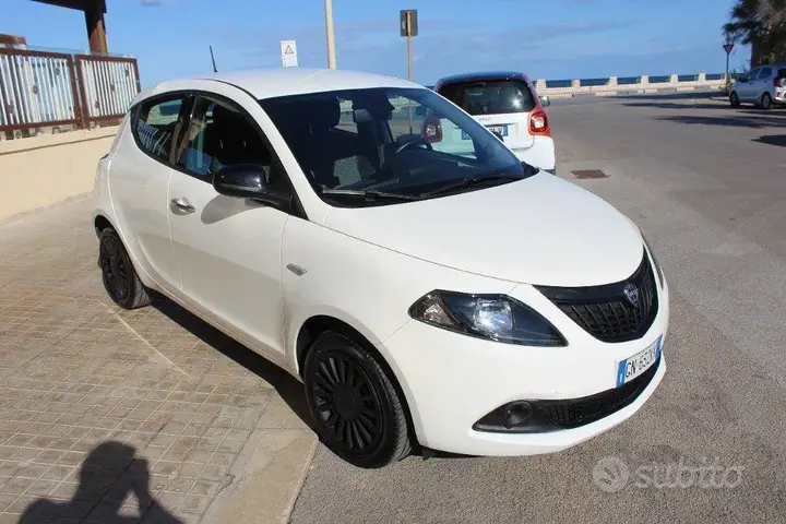 Lancia Ypsilon 2023 photo 2