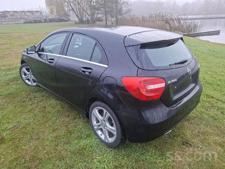 Mercedes-Benz A 180 2015 photo 4