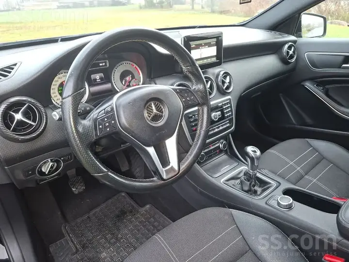Mercedes-Benz A 180 2015 photo 5