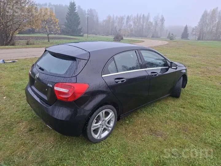 Mercedes-Benz A 180 2015 photo 3