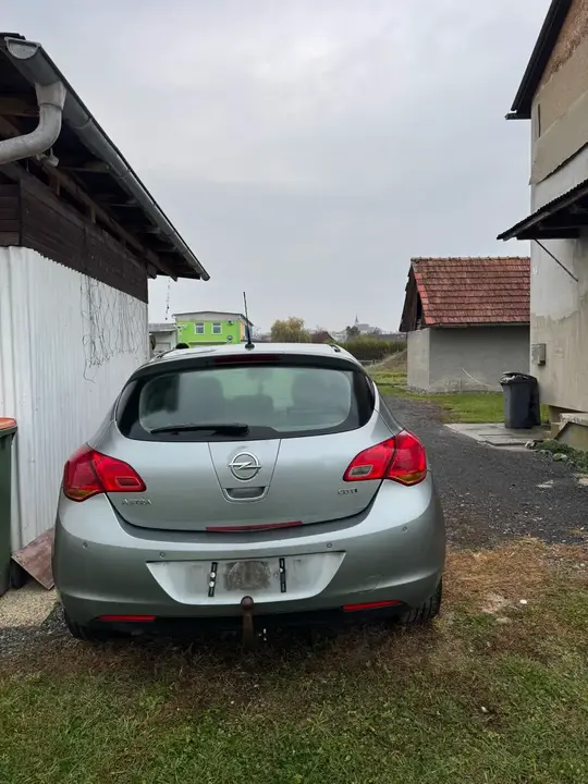 Opel Astra 2010 photo 3