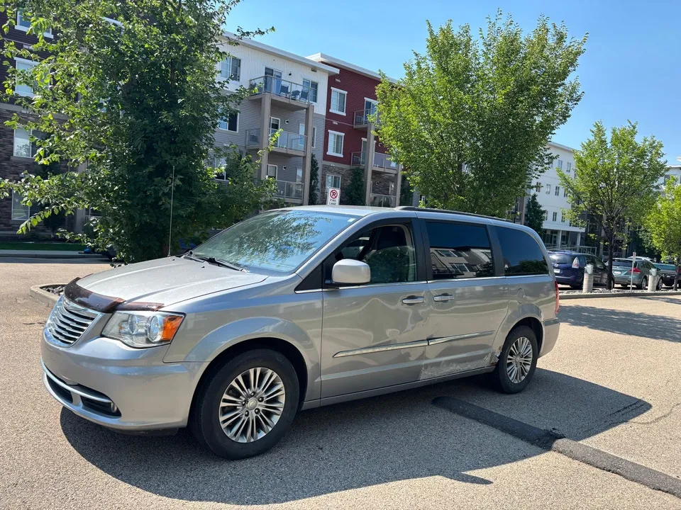 Chrysler Town & Country 2015 photo 5
