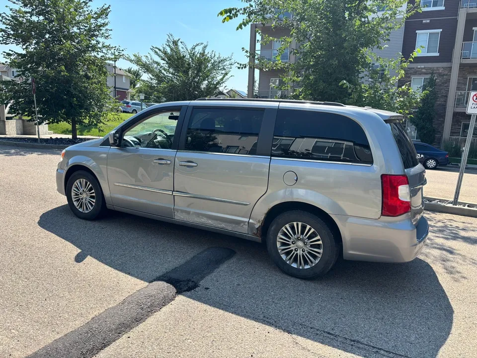 Chrysler Town & Country 2015 photo 4