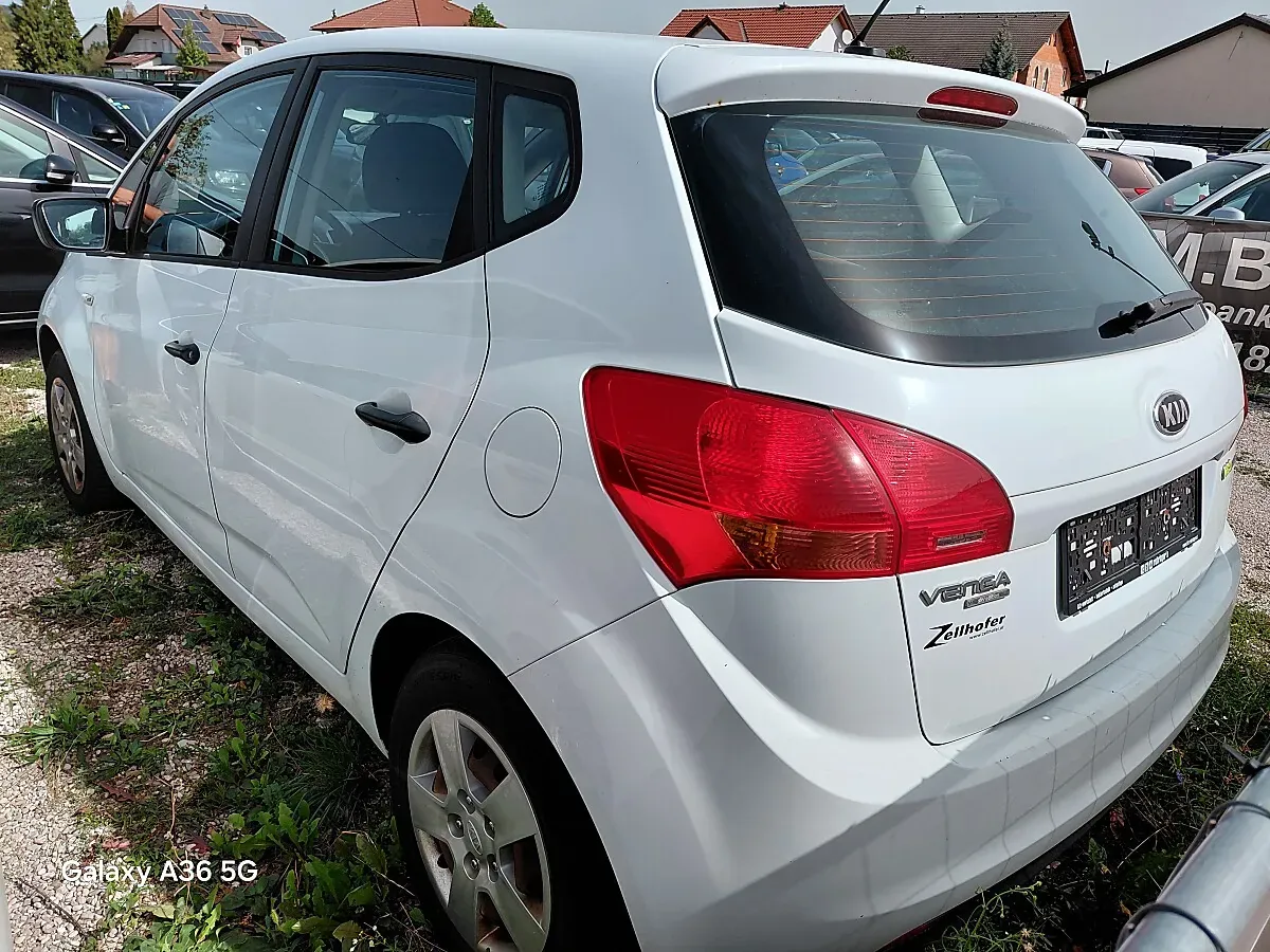 Kia Venga 2013 photo 3