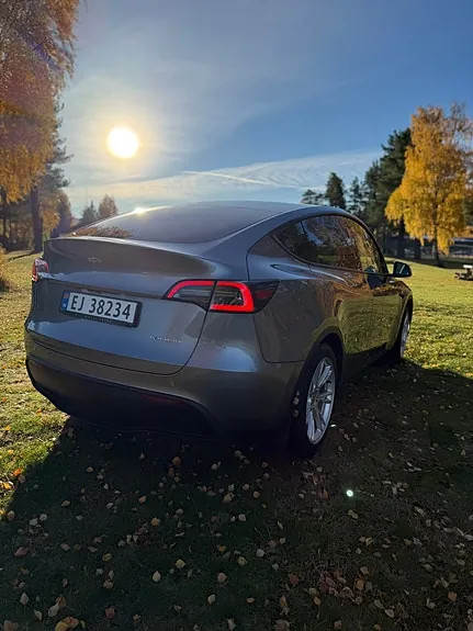 Tesla Model Y 2024 photo 5
