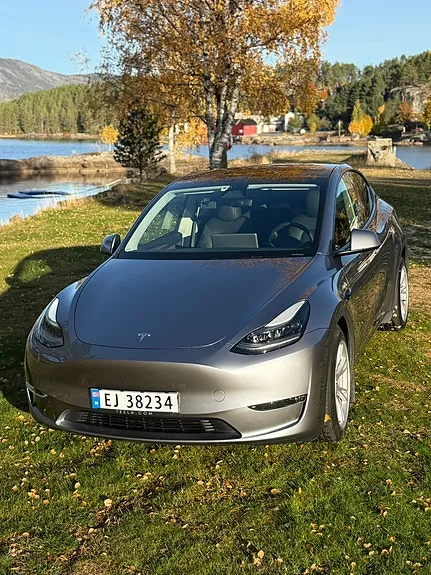 Tesla Model Y 2024 photo 2