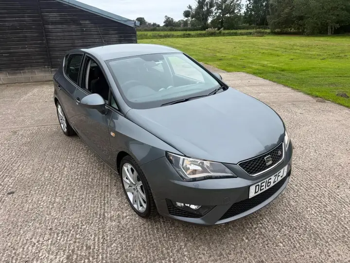 Seat Ibiza 2016 photo 2