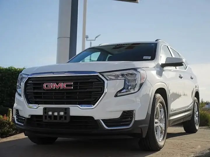 GMC Terrain 2024 photo 2