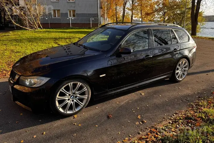 BMW 318 2008 photo 3