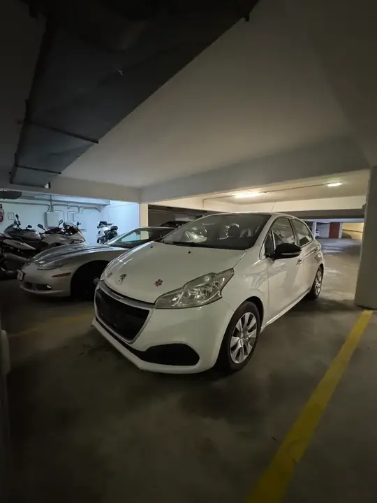 Peugeot 208 2018 photo 3
