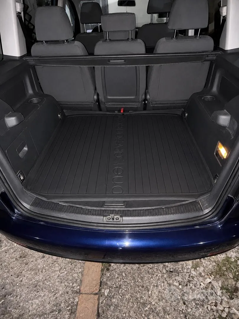Volkswagen Touran 2008 photo 3