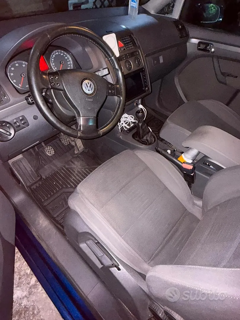 Volkswagen Touran 2008 photo 4