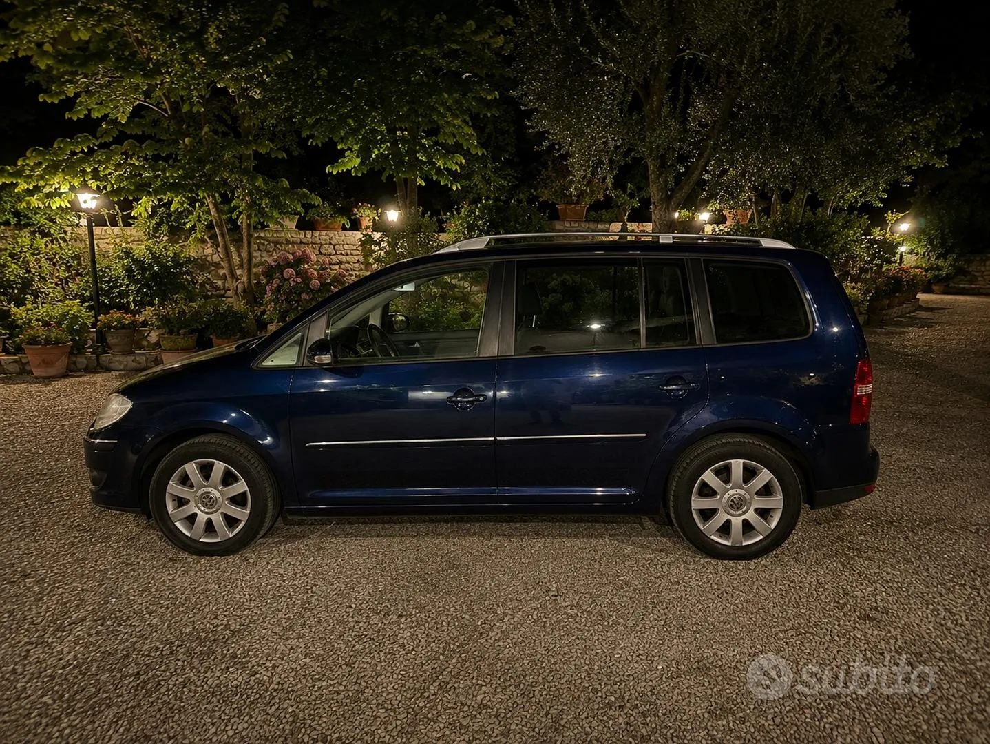 Volkswagen Touran 2008 photo 2