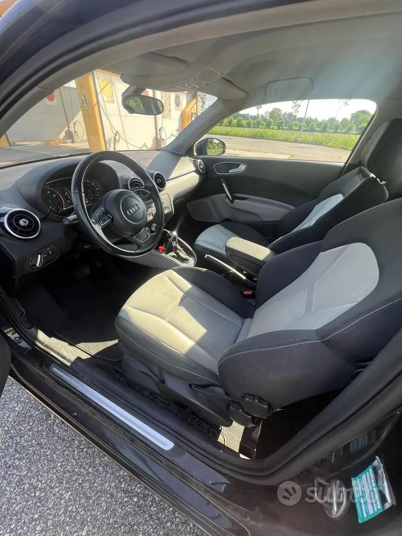 Audi A1 2010 photo 4