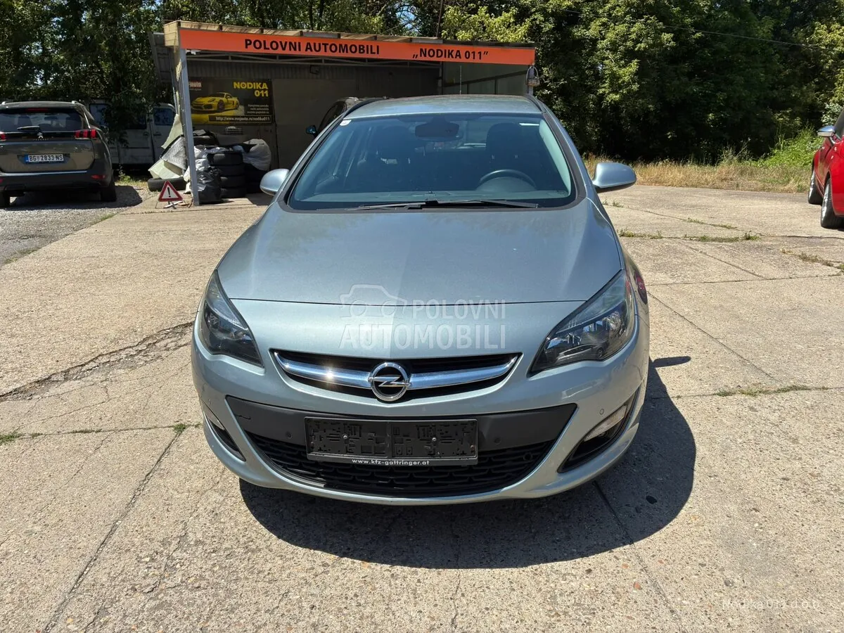 Opel Astra J 2014 photo 2