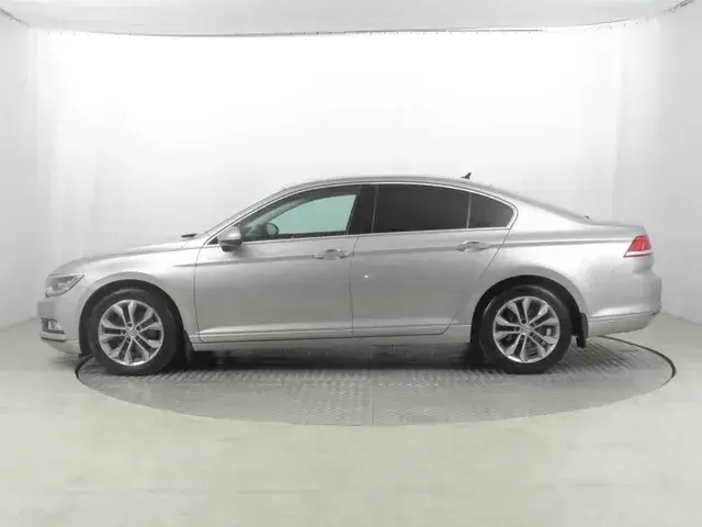 Volkswagen Passat 2017 photo 2